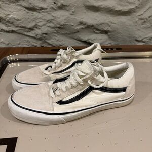 Vans Old Skool - White & Black - size 11